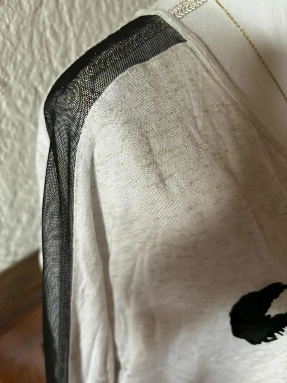Top branco e preto com estampa de tigre em relevo e paetês Kiabi Tamanho XL / 42 – photo 2